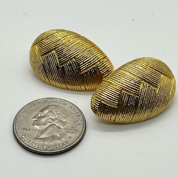 Vintage Gold Tone Chevron Textured Clip-on Earrings - Picture 5 of 6